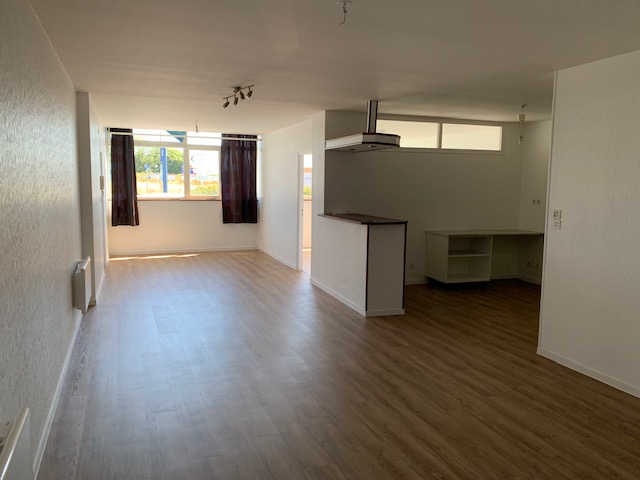 A louer très grand T5 110 M2 avec trois chambres et grand salon/séjour saint Anne du Portzic-Technopole