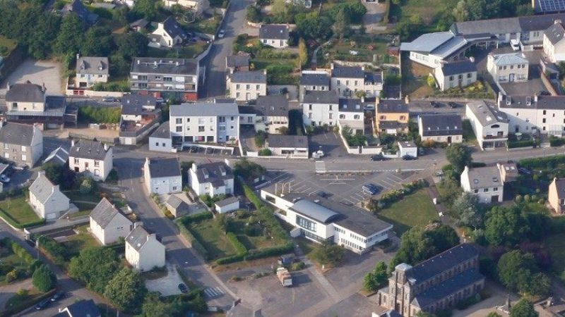 A VENDRE, LOPERHET, Immeuble avec travaux 