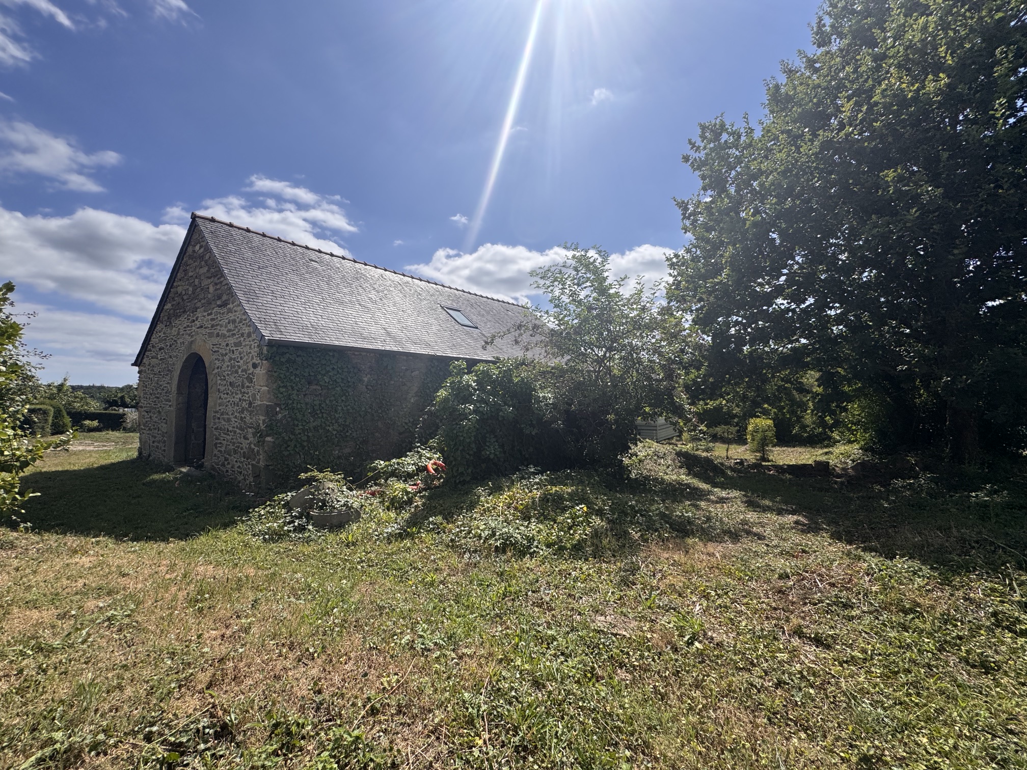 A VENDRE, DAOULAS, CORPS DE FERME A RENOVER AVCE HANGAR