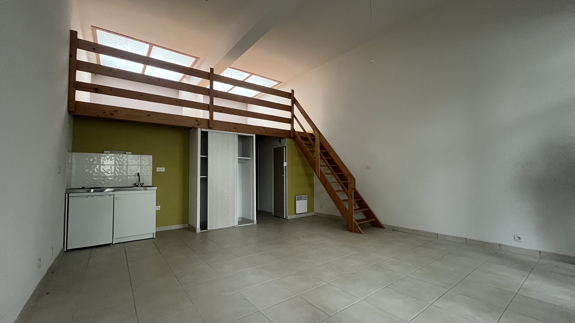 A VENDRE, BREST, HARTELOIRE T1bis en duplex avec terrasse et parking